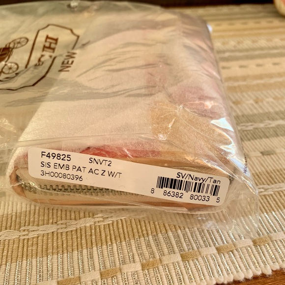 🌸Authentic Coach Ashley Floral Wallet🌸 (Matching bag avail in separate listing)✨ - Picture 6 of 6